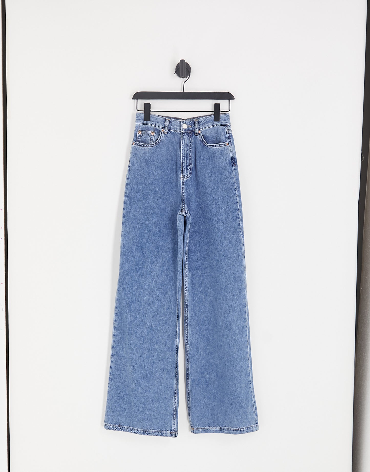 Stradivarius 90s wide leg jeans in blue