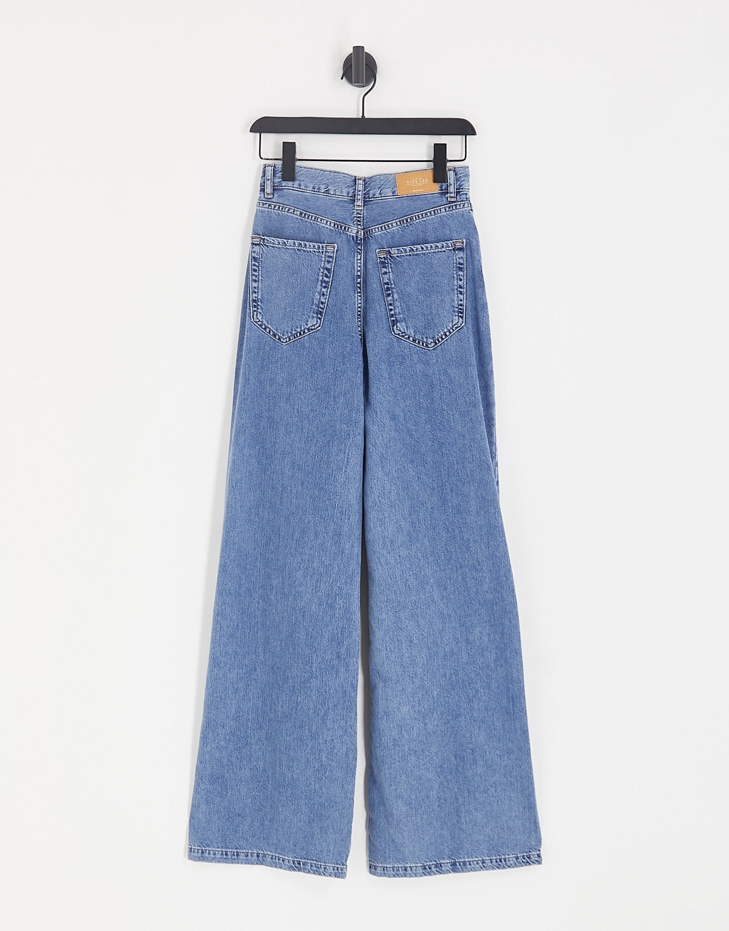 Stradivarius 90s wide leg jeans in blue