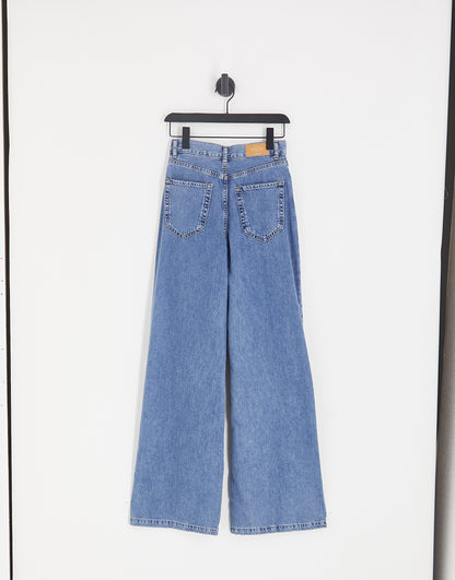 Stradivarius 90s wide leg jeans in blue