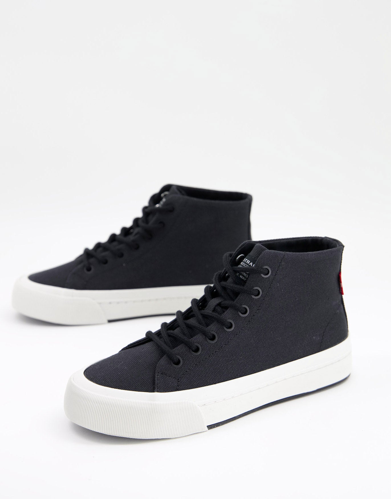 Levi's hi top canvas tab logo shoe in black