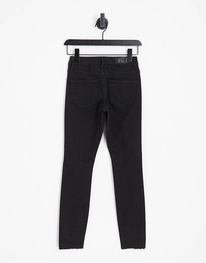 Vero Moda Petite Tanya skinny jeans in black