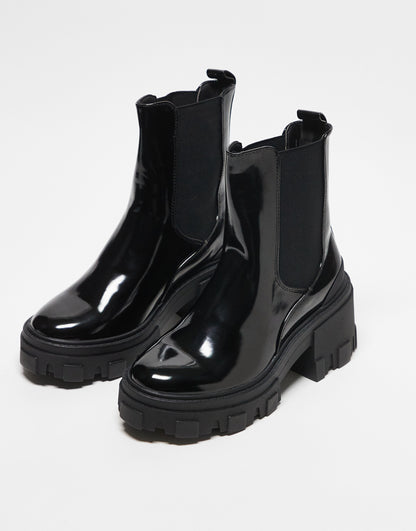 ASOS DESIGN Wide Fit Reality chunky mid-heeled chelsea boots in black