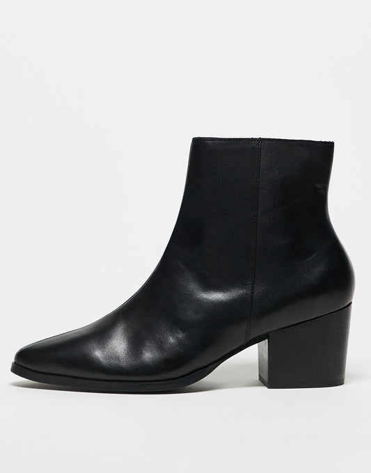 ASOS DESIGN heeled chelsea boots with pointed toe in black leather