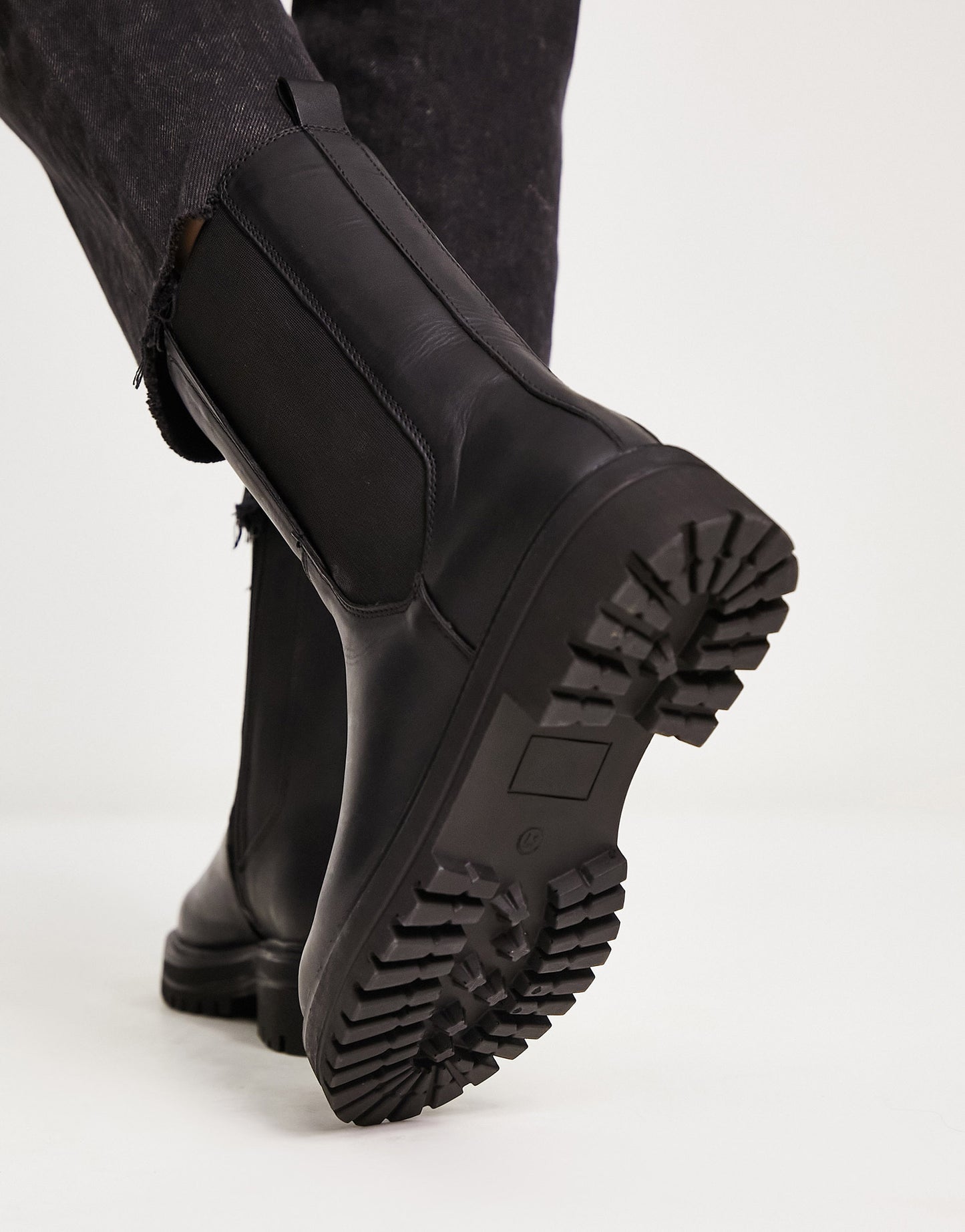 London Rebel Leather chunky chelsea boot in black