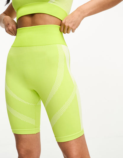 4505 seamless sculpting short in pop co ord