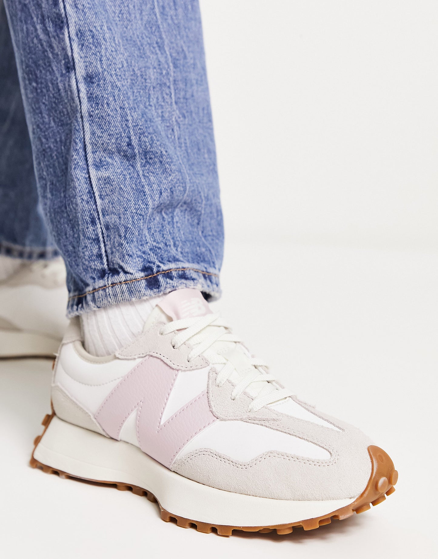 New Balance 327 trainers in off white and pink