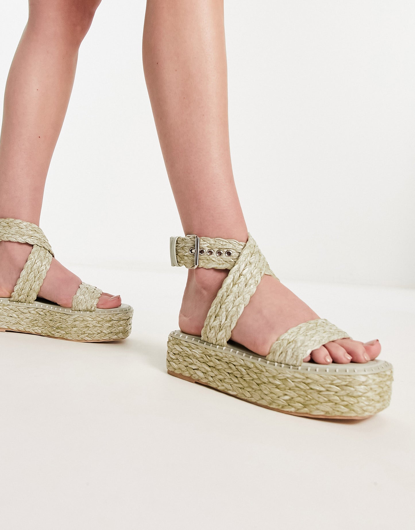 RAID Crystal flatform sandals in green raffia