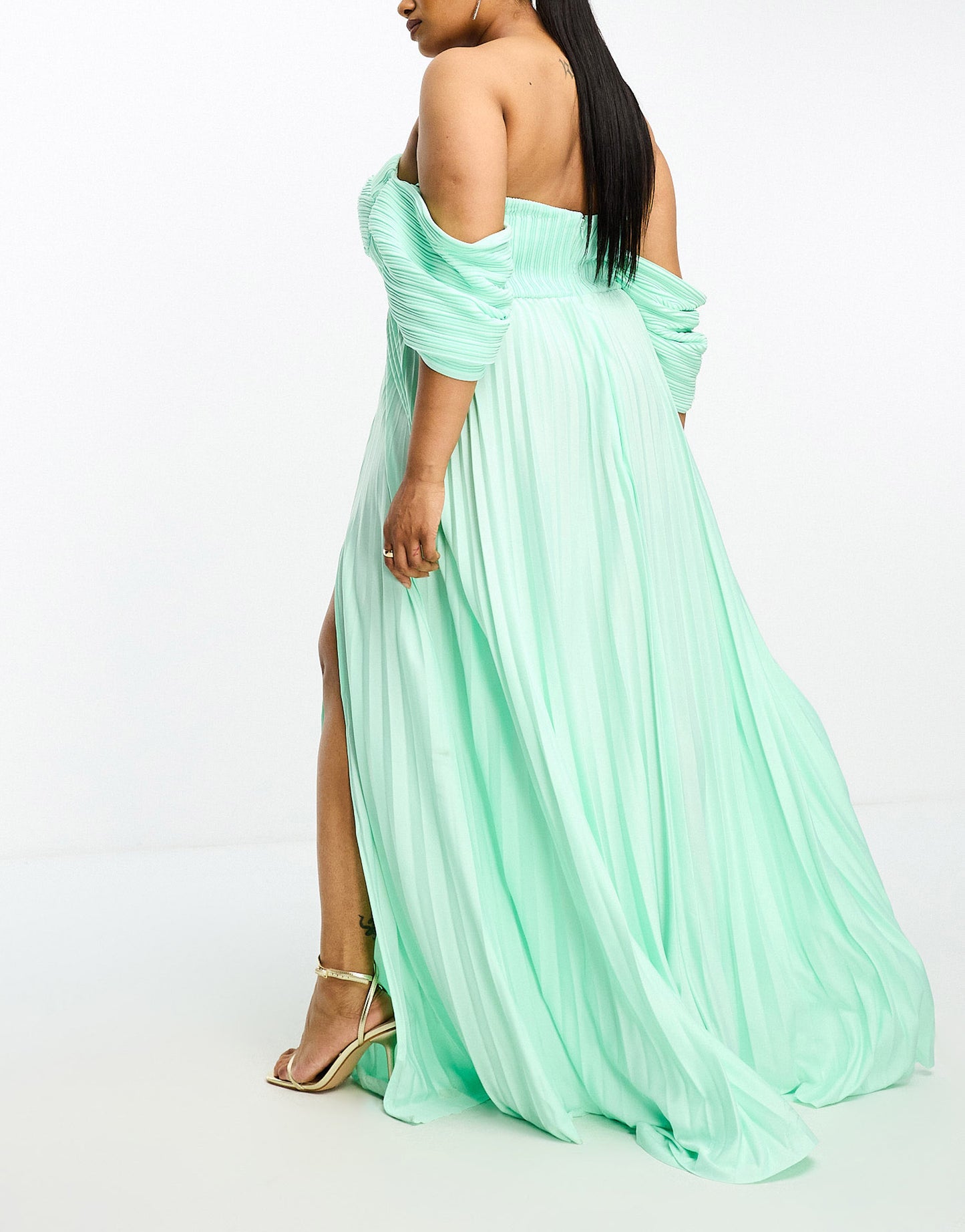 ASOS DESIGN Curve sweetheart neck off shoulder pleated maxi dress in sage green