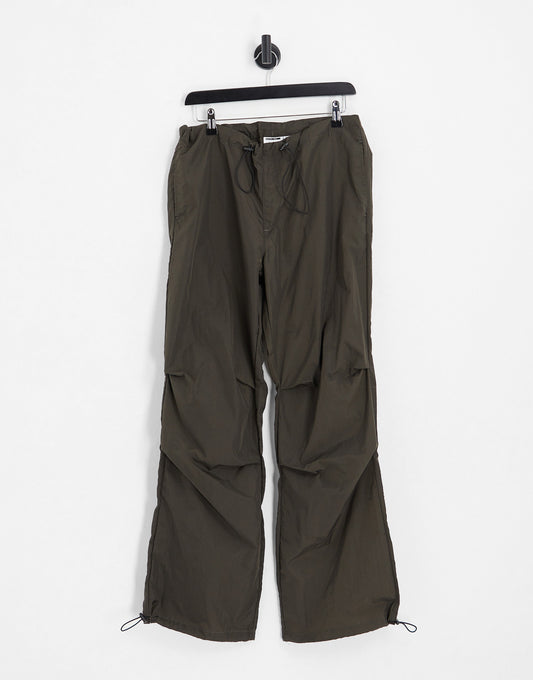 Noisy May low waist parachute trousers in brown