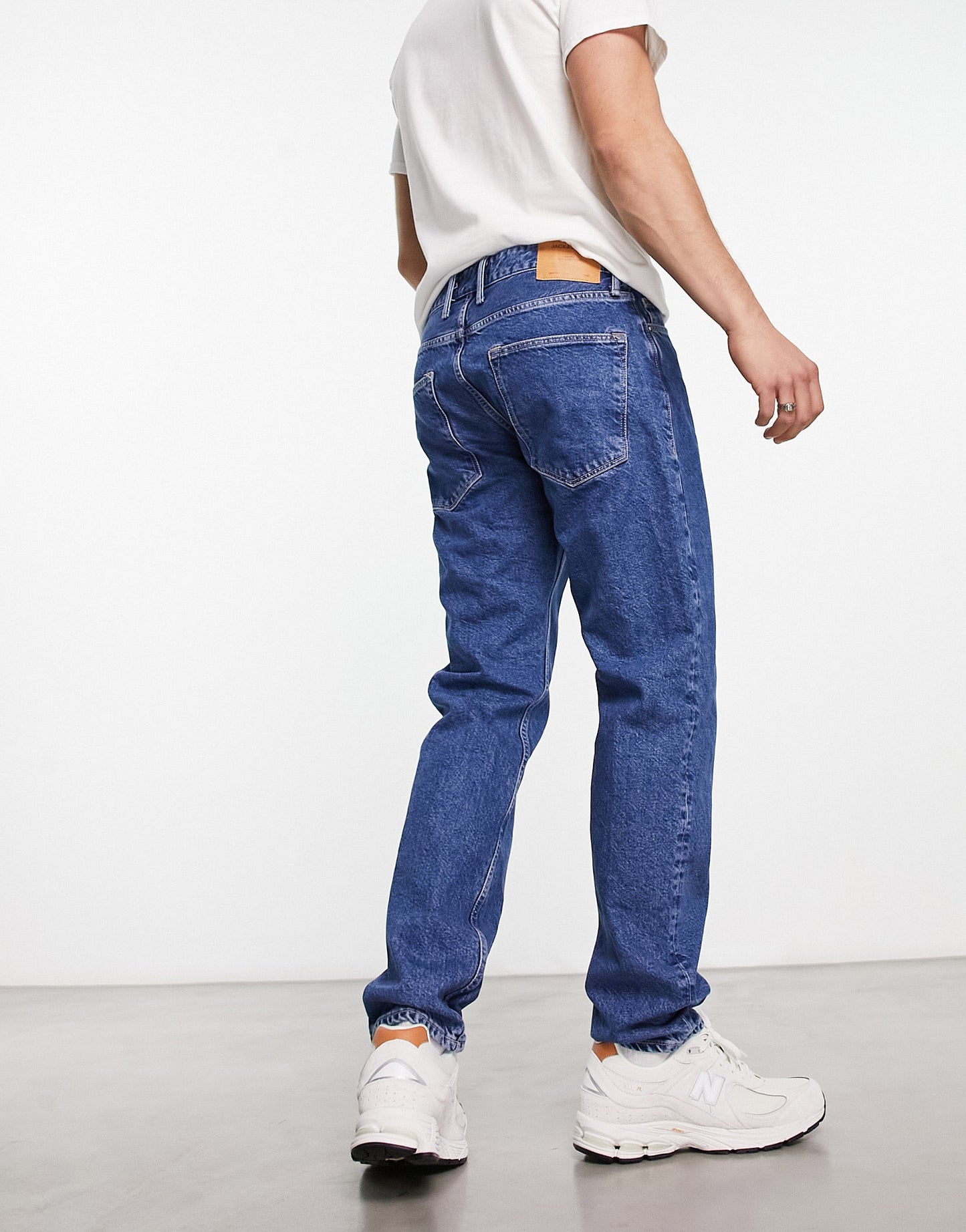 Jack & Jones Intelligence Mike tapered jeans in mid wash