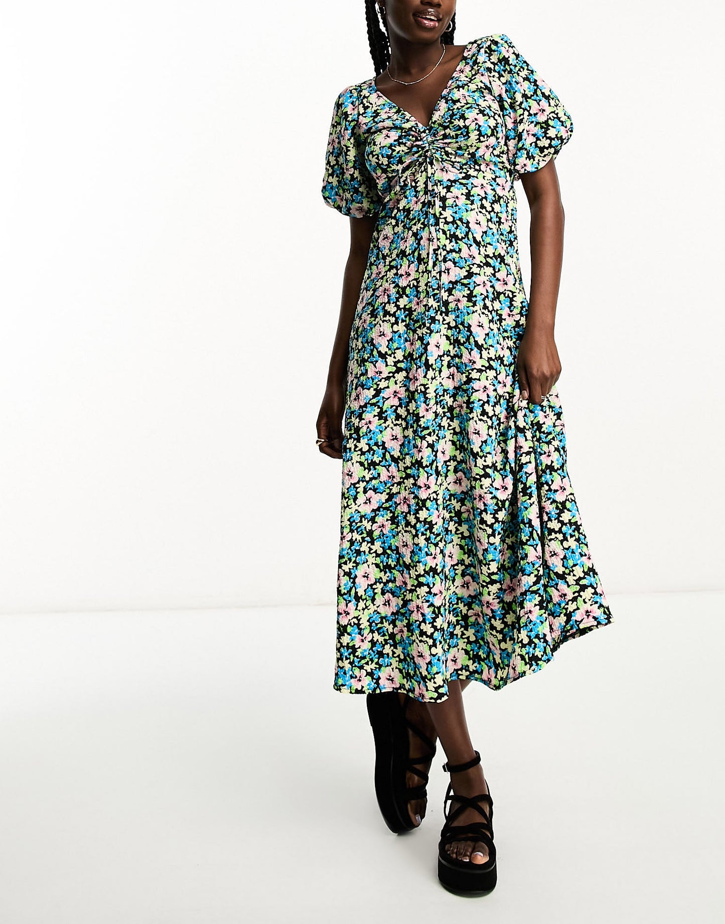 New Look puff sleeve midi dress in black floral