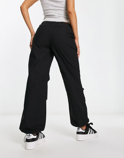 New Look pull on parachute trousers in black