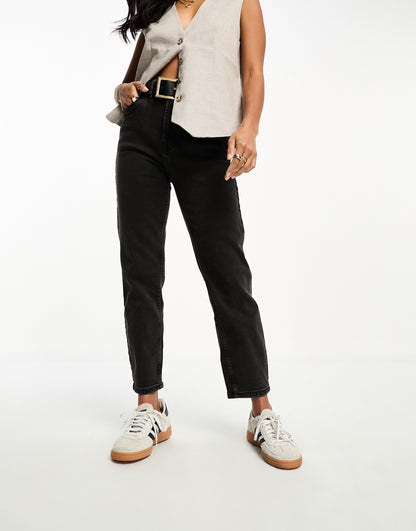 Stradivarius Petite slim mom jean with stretch in black