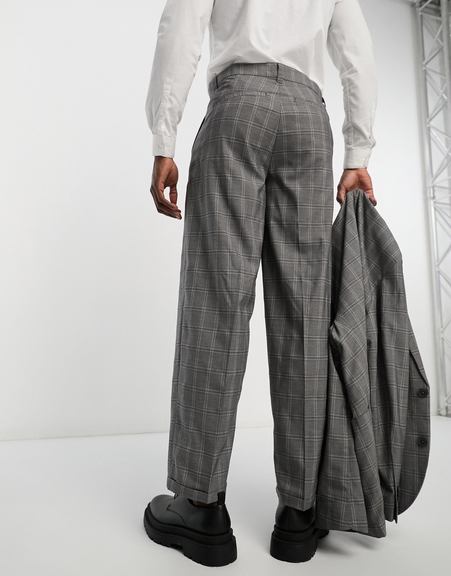 New Look relaxed suit trousers in grey heritage check