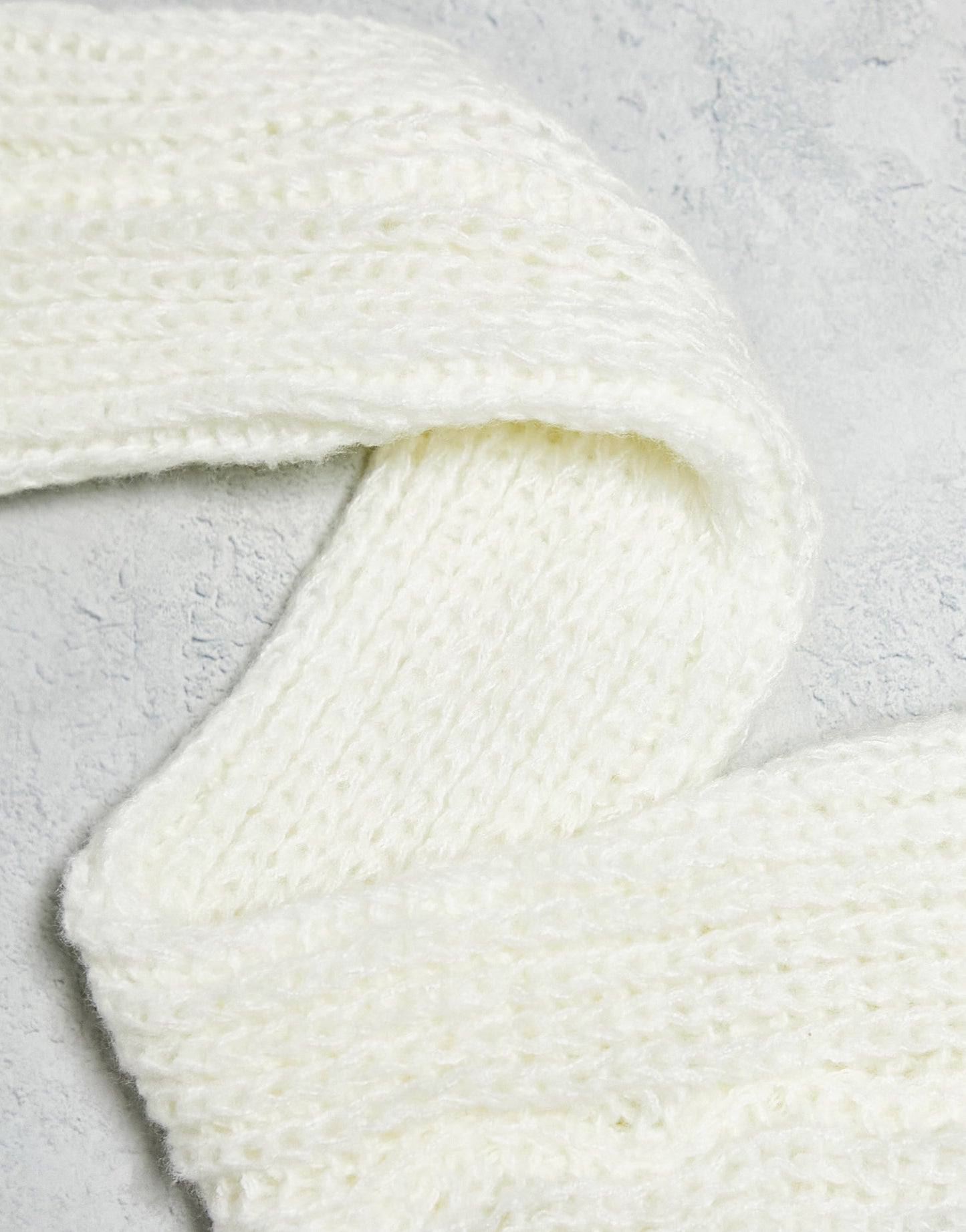 Daisy Street knitted arm warmers in cream