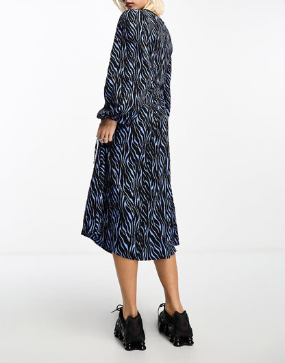 Daisy Street crinkle midi dress with tie side cut outs in blue abstract print