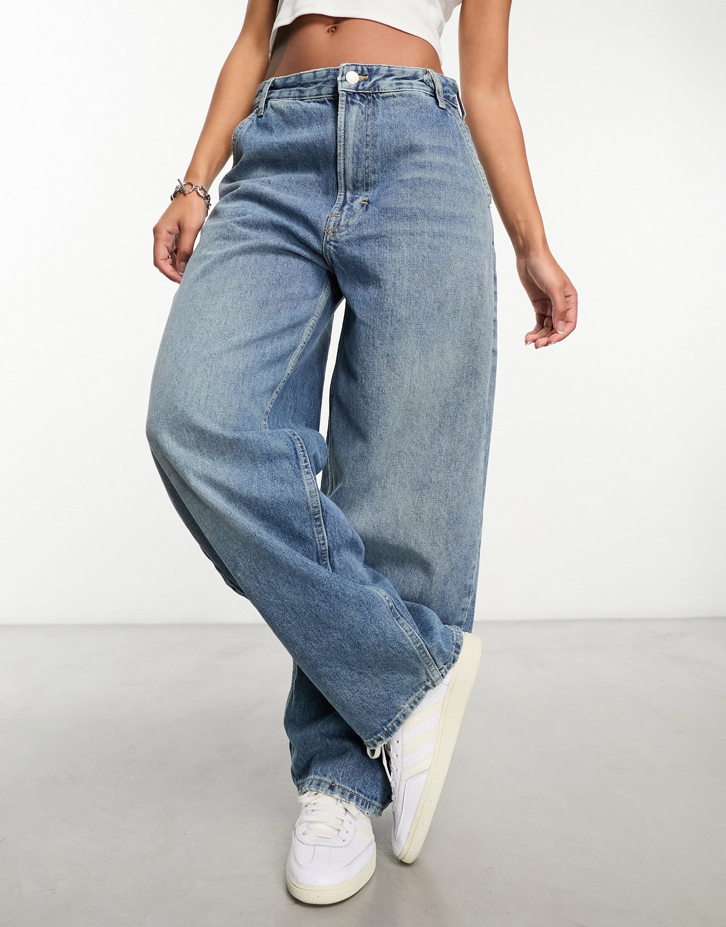 Bershka skater jeans in mid blue dirty wash