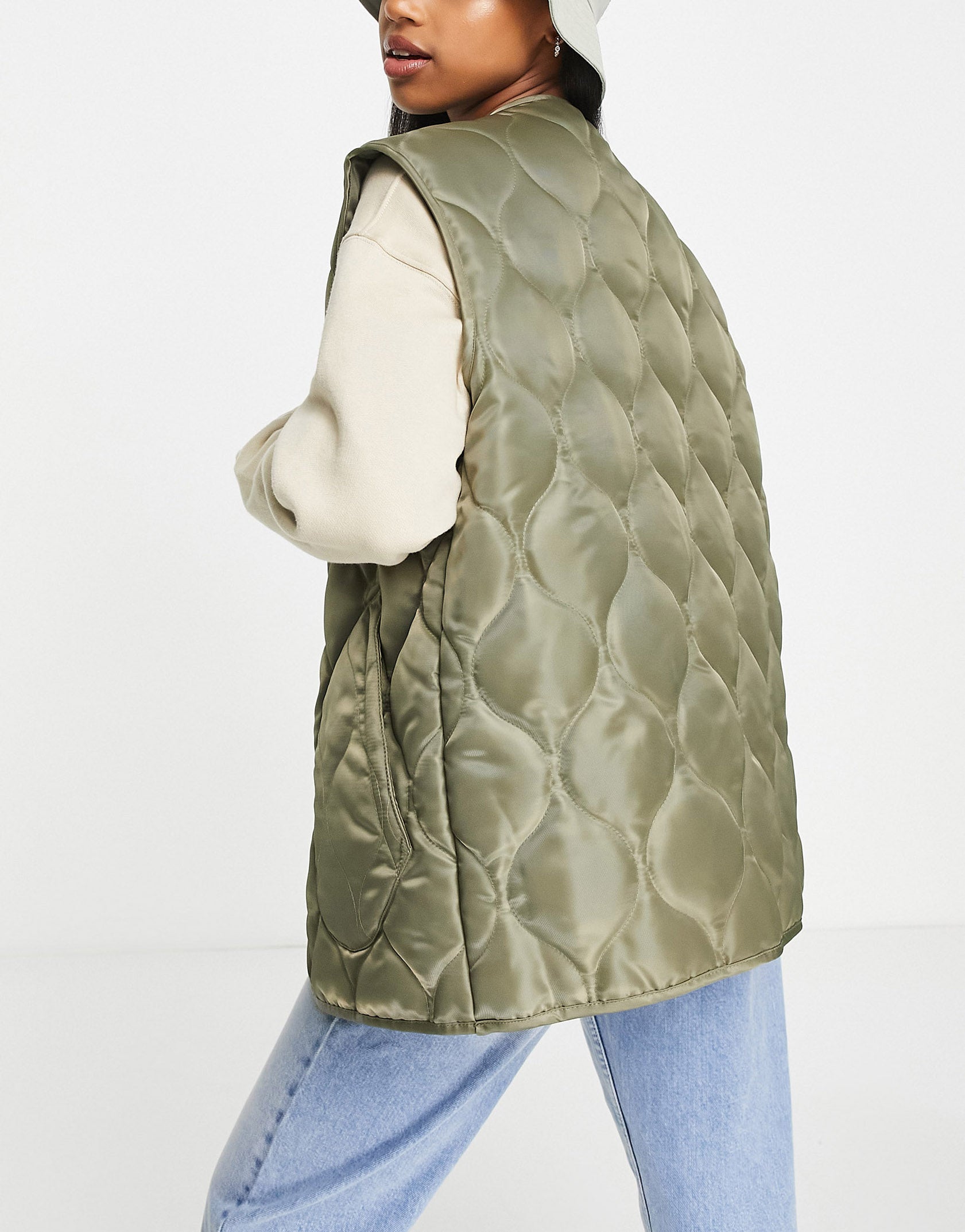 ASOS DESIGN nylon onion quilted gilet in light khaki – ASOS Sample